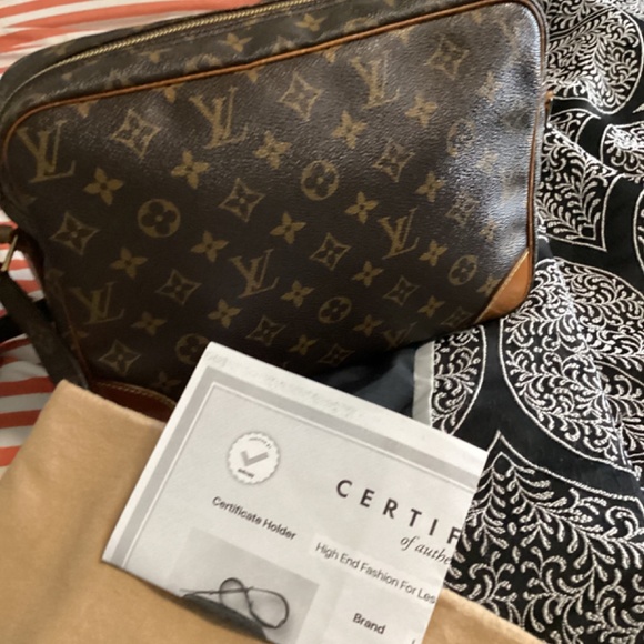 Louis Vuitton - Picture 4 of 5